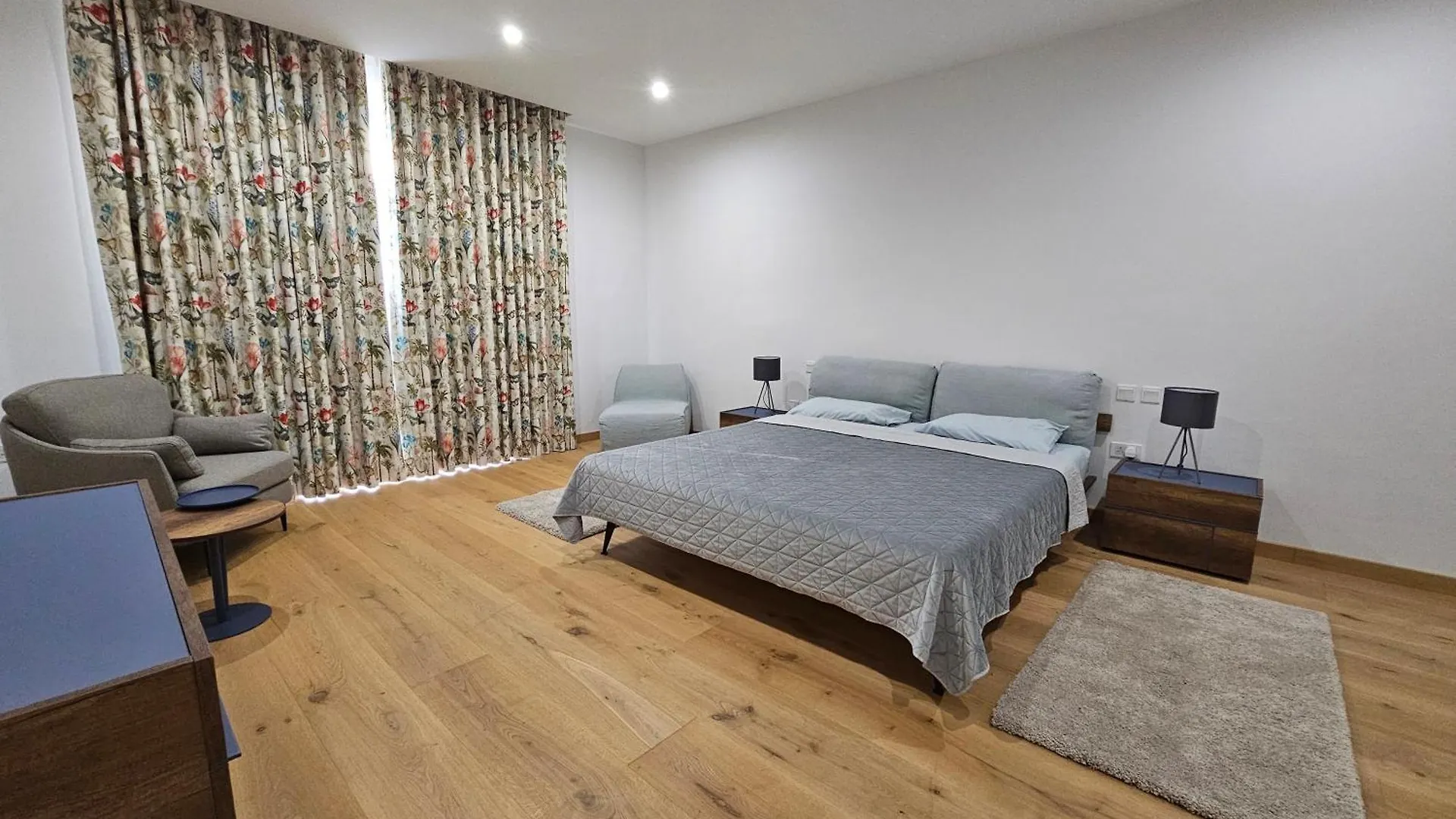 Stunning Seafront Portomaso Apartment San Giuliano Malta