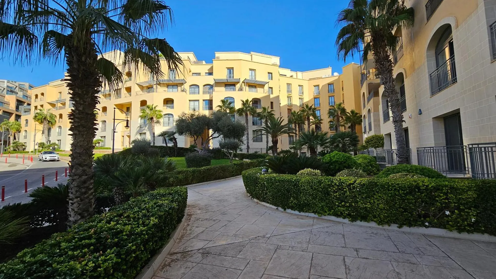 Stunning Seafront Portomaso Apartment San Giuliano